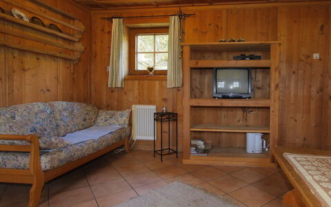 Auhäusl: Zimmer, Möbel, Eigentum, Blockhaus, Gebäude, Holzbeize, Strahl, Interior Design, Fussboden, Holz