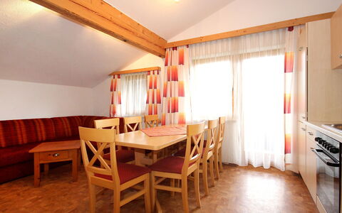 Fügen 320: Zimmer, Eigentum, Möbel, Gebäude, Haus, Interior Design, Fussboden, Decke, Grundeigentum, Esszimmer