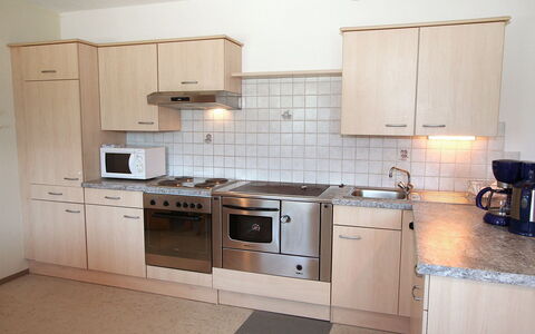 Eberharter: Zimmer, Küche, Cabinetry, Countertop, Möbel, Eigentum, Herd, Interior Design, Major Appliance, Gebäude