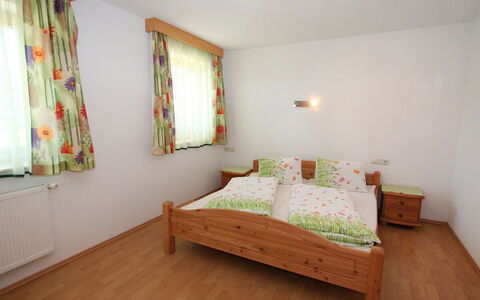 Eberharter: Schlafzimmer, Zimmer, Eigentum, Möbel, Bett, Fussboden, Interior Design, Bettrahmen, Bedding, Bettdecke
