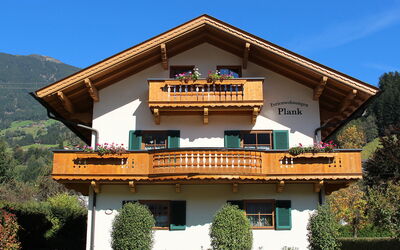 Kaltenbach 400: Pflanze, Himmel, Gebäude, Eigentum, Fenster, Baum, Haus, Die Architektur, Holz, Grundstueck