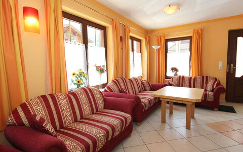 Christoph: Zimmer, Eigentum, Möbel, Interior Design, Wohnzimmer, Decke, Gebäude, Haus, Grundeigentum, Tabelle