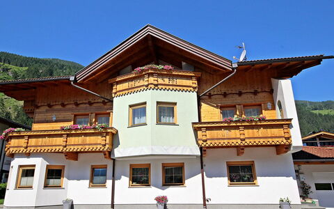 Marina: Himmel, Eigentum, Gebäude, Fenster, Freizeit, Baum, Fassade, Grundeigentum