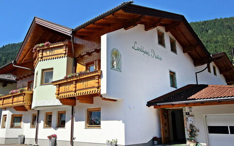 Marina: Haus, Gebäude, Eigentum, Die Architektur, \Stadt, Grundeigentum, Fassade, Zuhause, Himmel, Urlaub