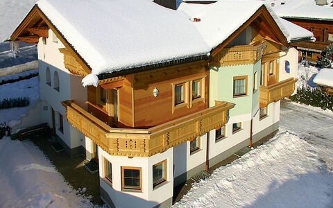 Marina: Gebäude, Schnee, Eigentum, Fenster, Haus, Holz, Hütte, Urban Design, Wohngebiet, Landschaft