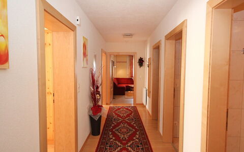 Marina: Eigentum, Zimmer, Fussboden, Decke, Gebäude, Interior Design, Haus, Halle, Die Architektur, Grundeigentum
