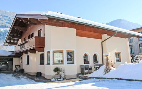 Hippach 170: Himmel, Gebäude, Eigentum, Schnee, Fenster, Pflanze, Haus, Schatten, Nachbarschaft, Wohngebiet