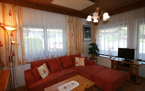 Peter: Couch, Eigentum, Tabelle, Möbel, Fenster, Holz, Interior Design, Wohnzimmer, Komfort, Studio Couch
