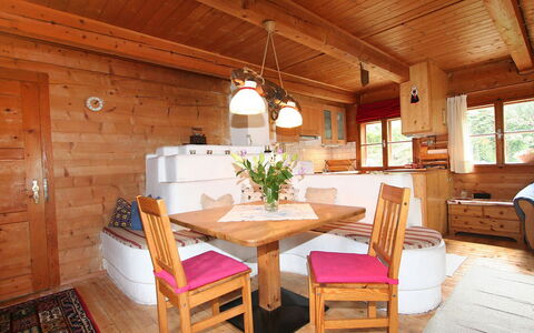 Waldner: Zimmer, Möbel, Eigentum, Gebäude, Interior Design, Strahl, Tabelle, Haus, Blockhaus, Decke