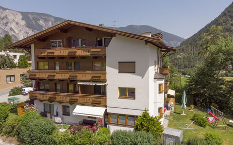 Bichleregg: Himmel, Pflanze, Gebäude, Eigentum, Fenster, Berg, Baum, Haus, Grundstueck, Nachbarschaft