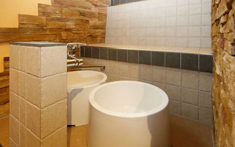 Längenfeld 100: Braun, Eigentum, Holz, Interior Design, Flooring, Die Architektur, Zapfhahn, Fussboden, Badezimmer