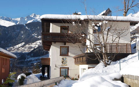 Pesjak: Himmel, Gebäude, Schnee, Fenster, Berg, Steigung, Haus, Baum, Hütte, Pflanze