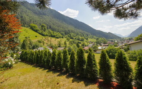 Mader: Pflanze, Himmel, Wolke, Pflanzengemeinschaft, Berg, Baum, Natürliche Landschaft, Hochland, Lärche, Grundstueck