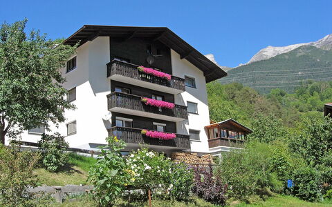 Haslwanter: Pflanze, Himmel, Gebäude, Fenster, Berg, Baum, Grundstueck, Haus, Hütte, Landschaft