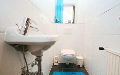 Haslwanter: Badezimmer, Eigentum, Zimmer, Badewanne, Armatur, Interior Design, Fussboden, Zapfhahn, Die Architektur, Lila