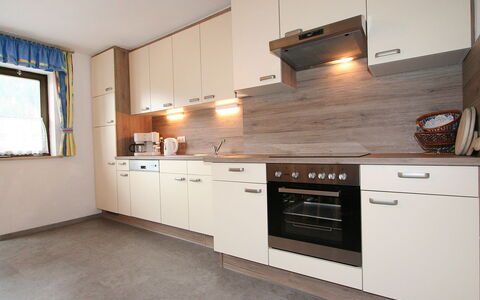 Haslwanter: Countertop, Eigentum, Zimmer, Cabinetry, Küche, Möbel, Interior Design, Gebäude, Fussboden, Haus