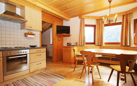 Werner: Zimmer, Möbel, Eigentum, Gebäude, Interior Design, Fussboden, Decke, Holzboden, Haus, Cabinetry