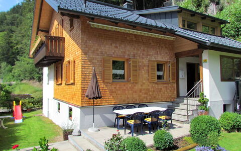 Josefine: Pflanze, Gebäude, Fenster, Eigentum, Botanik, Baum, Haus, Blumentopf, Die Architektur, Holz