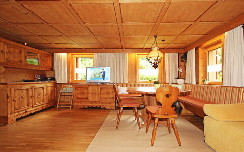 Josefine: Zimmer, Eigentum, Möbel, Gebäude, Interior Design, Decke, Fussboden, Haus, Zuhause, Holzboden
