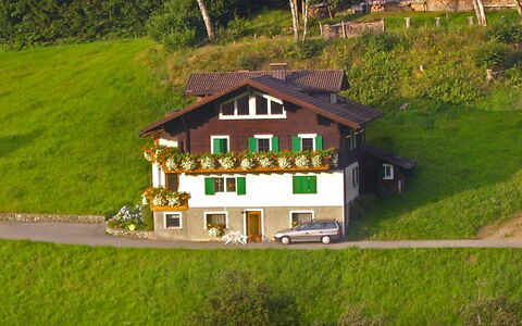 Schruns 25: Pflanze, Eigentum, Gebäude, Fenster, Natürliche Landschaft, Natur, Natürlichen Umgebung, Baum, Grundstueck, Haus