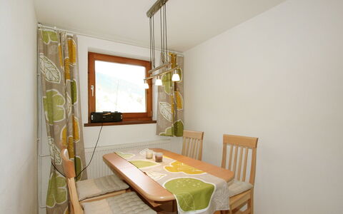 Schruns 25: Zimmer, Möbel, Eigentum, Bett, Interior Design, Schlafzimmer, Gebäude, Decke, Haus, Fussboden