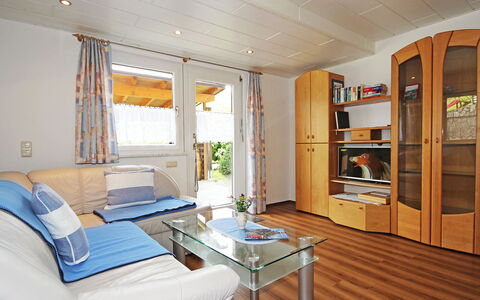 Trummer: Zimmer, Möbel, Eigentum, Interior Design, Gebäude, Wohnzimmer, Haus, Fussboden, Decke, Schlafzimmer