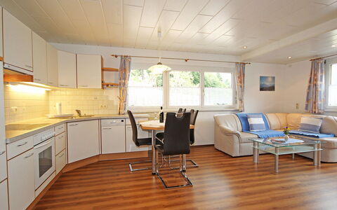 Trummer: Zimmer, Möbel, Fussboden, Eigentum, Holzboden, Gebäude, Interior Design, Hartholz, Decke, Daylighting