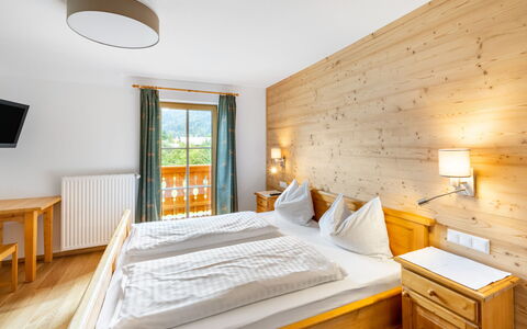 Bergerlodge: Möbel, Eigentum, Komfort, Holz, Textil, Gebäude, Die Architektur, Schatten, Fussboden
