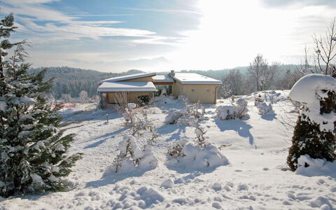 Carinthia: Schnee, Winter, Himmel, Einfrieren, Berg, Baum, Geologisches Phänomen, Zuhause, Wolke, Piste