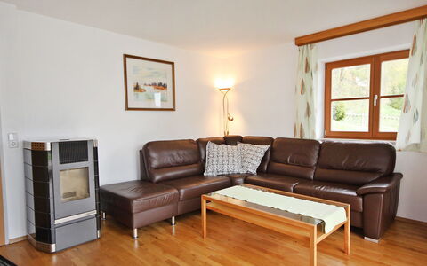 Schönhart: Möbel, Zimmer, Eigentum, Fussboden, Wohnzimmer, Holzboden, Hartholz, Laminatboden, Gebäude, Interior Design