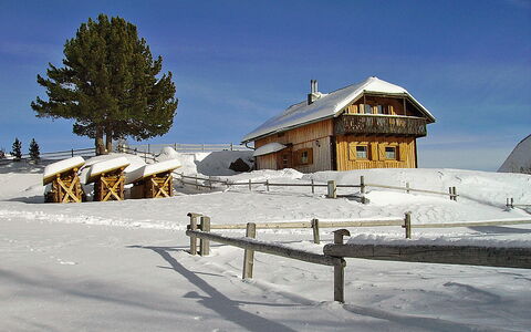 Weissmann: Himmel, Gebäude, Schnee, Haus, Steigung, Wolke, Baum, Einfrieren, Hütte, Landschaft