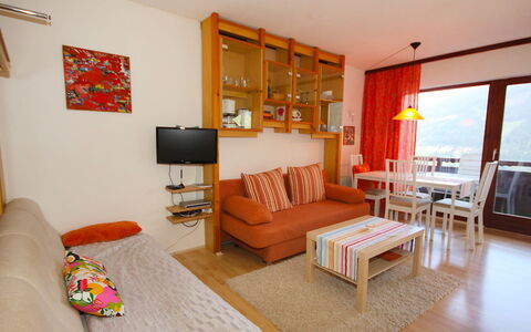 Edelweiss: Zimmer, Eigentum, Möbel, Interior Design, Wohnzimmer, Gebäude, Fussboden, Haus, Grundeigentum, Tabelle