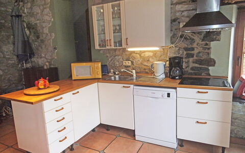 La Bastide: Möbel, Zimmer, Küche, Eigentum, Cabinetry, Countertop, Herd, Schublade, Gebäude, Interior Design
