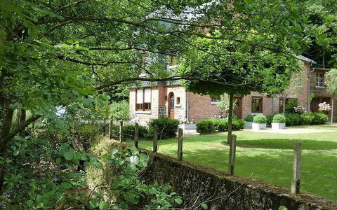 La Rochette: Haus, Eigentum, Grün, Baum, Die Architektur, Gebäude, Zuhause, Gras, Hütte, Estate