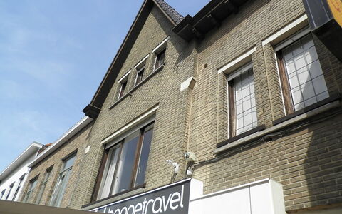 Poperinge: Eigentum, Haus, Gebäude, Die Architektur, Grundeigentum, Zuhause, Nachbarschaft, Fassade, Dach, Signage