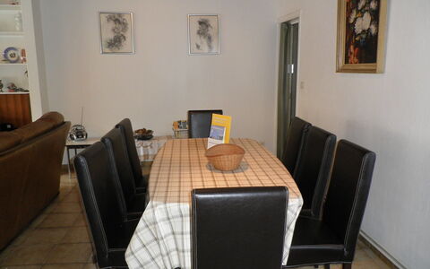 Poperinge: Zimmer, Eigentum, Esszimmer, Möbel, Tabelle, Fussboden, Gebäude, Haus, Stuhl, Interior Design