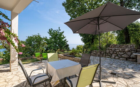 Lovran 105: Möbel, Meer, Stuhl, Schatten, Balkon, Gartenmöbel, Eco Hotel, Küste, Deck, Holzbeize