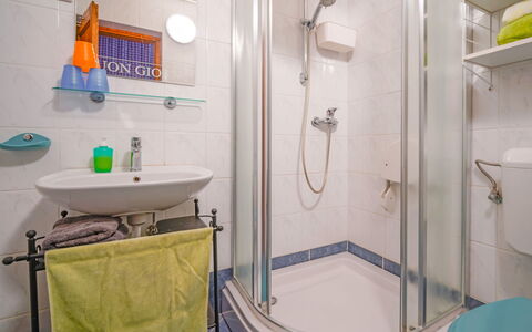 Villa More: Armatur, Zapfhahn, Duschkopf, Badezimmer, Sinken, Dusche, Interior Design, Brausenstange
