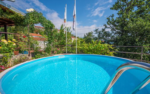 Villa More: Wolke, Wasser, Himmel, Schwimmbad, Azurblau, Blau, Pflanze, Gebäude, Rechteck, Gartenmöbel