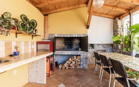 Opatija Mihelići 405: Möbel, Eigentum, Gebäude, Pflanze, Tabelle, Holz, Interior Design, Cabinetry, Die Architektur, Flooring