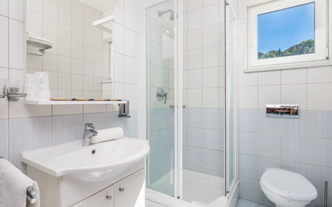 Rab Rab 301: Badezimmer, Eigentum, Zimmer, Armatur, Zapfhahn, Interior Design, Die Architektur, Grundeigentum, Fliese, Bad Zubehör