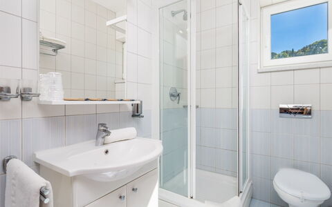 Rab Rab 304: Badezimmer, Eigentum, Zimmer, Zapfhahn, Armatur, Interior Design, Grundeigentum, Die Architektur, Bad Zubehör, Fliese