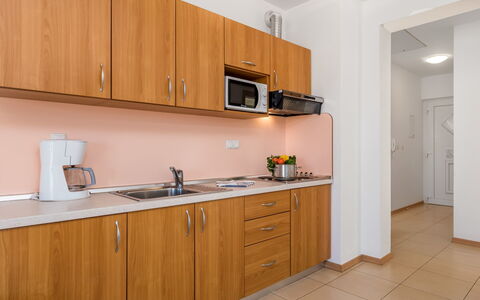 Rab Rab 316: Zimmer, Eigentum, Cabinetry, Möbel, Küche, Interior Design, Gebäude, Haus, Gelb, Countertop