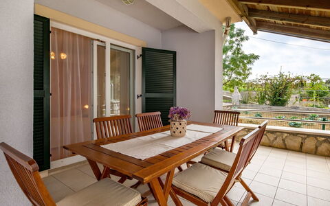Lucija: Eigentum, Zimmer, Möbel, Tabelle, Interior Design, Gebäude, Grundeigentum, Haus, Esszimmer, Balkon