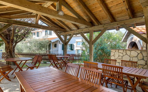 Lucija: Eigentum, Gebäude, Grundeigentum, Zimmer, Haus, Veranda, Holz, Zuhause, Estate, Möbel