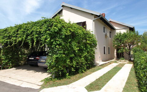 Marija: Eigentum, Haus, Wohngebiet, Grundeigentum, Gebäude, Zuhause, Nachbarschaft, Grundstueck, Baum, Strauch