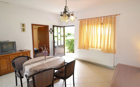 Luce: Zimmer, Eigentum, Möbel, Interior Design, Gebäude, Fussboden, Decke, Haus, Grundeigentum, Esszimmer
