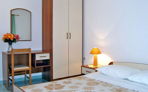 Vir 131: Möbel, Zimmer, Schlafzimmer, Bett, Eigentum, Interior Design, Tür, Fussboden, Suite, Bettdecke