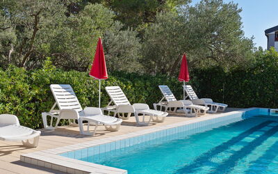 Vir 131: Schwimmbad, Gartenmöbel, Resort, Sonnenliege, Eco Hotel, Schatten, Stuhl, Hinterhof, Regenschirm, Hazienda