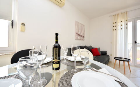 Vir 155: Zimmer, Eigentum, Interior Design, Esszimmer, Tabelle, Möbel, Restaurant, Gebäude, Haus, Grundeigentum